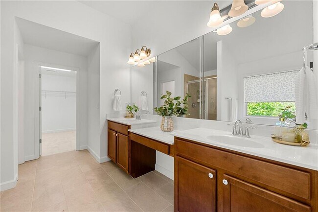 Building Photo - 325 Cranbrooke Cir
