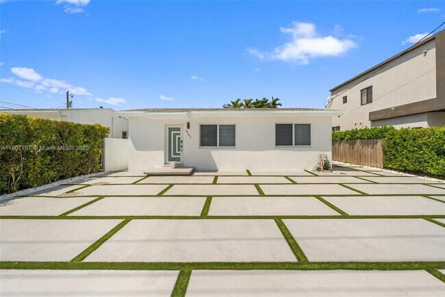 Building Photo - 8761 SW 34th St