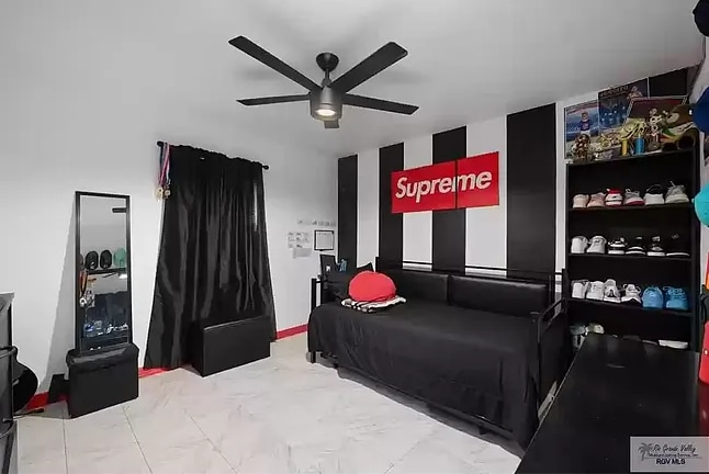 Building Photo - 2993 Alameda Dr