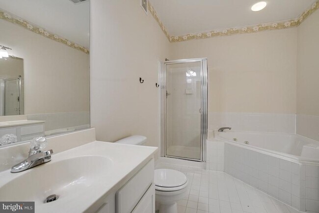 Building Photo - 6490 Tayack Pl