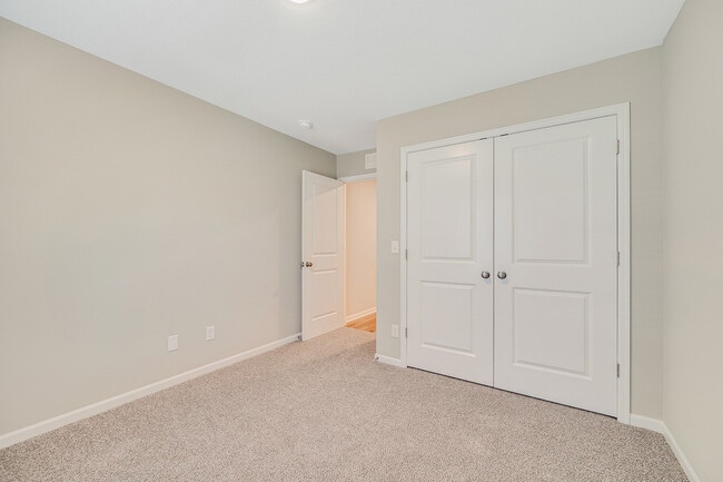 Building Photo - 511 Pine Dr