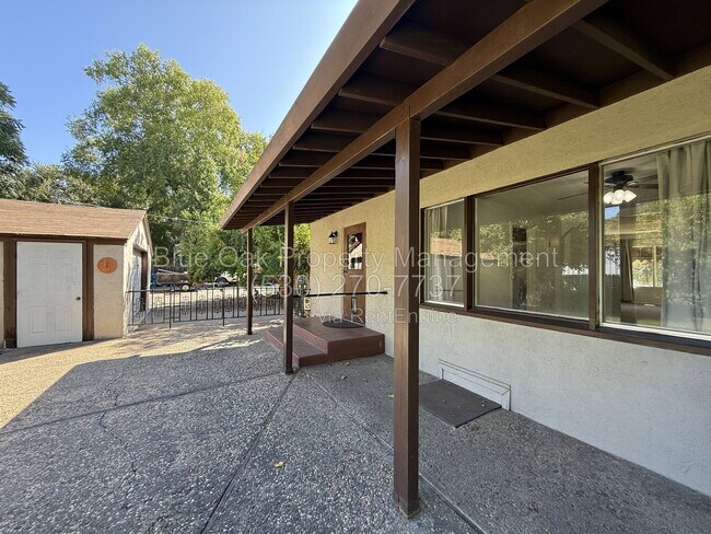 Building Photo - 2040 Humboldt Rd