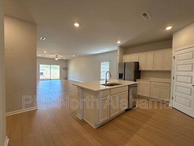 Building Photo - 280 Shangrila Wy