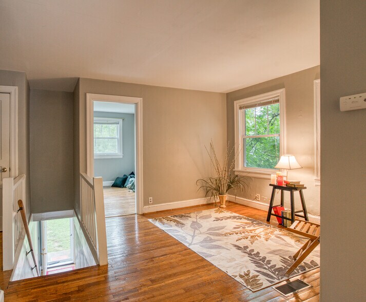 Bonus Room Home Office? - 1000b Grandview Dr