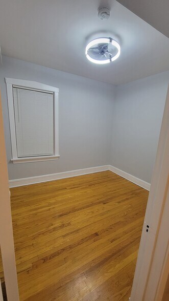 Building Photo - 5807 N Artesian Ave