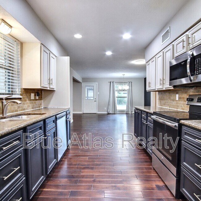 Building Photo - 1520 Sunnybrook Dr