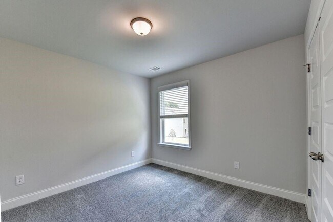 Building Photo - 7309 Yewtree Dr