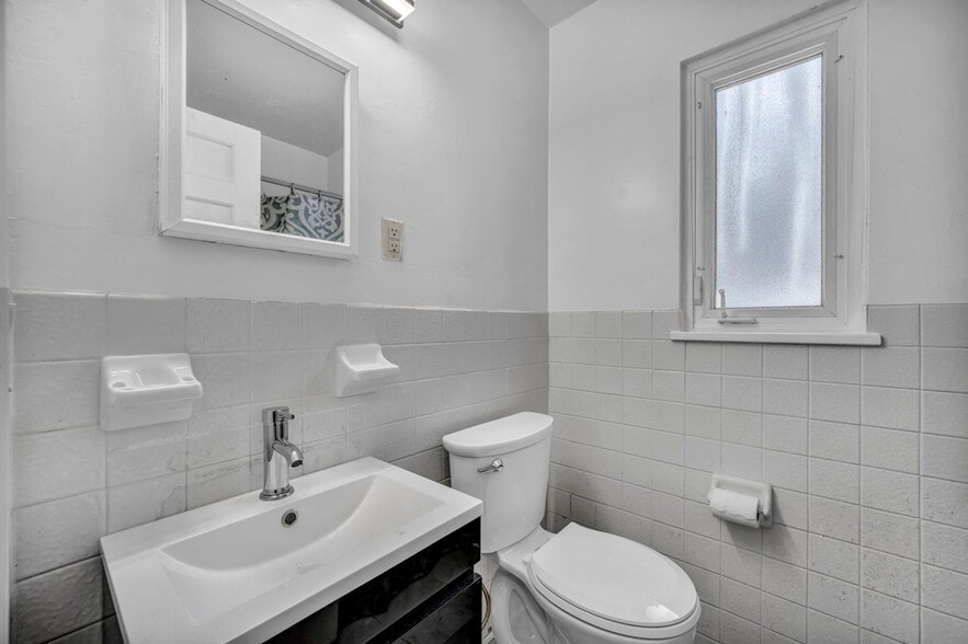 Building Photo - 6606 Ridgeview Rd