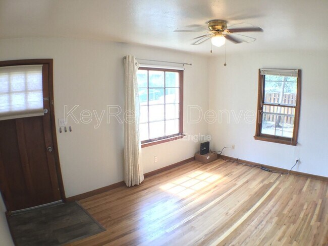 Building Photo - 812 5th St