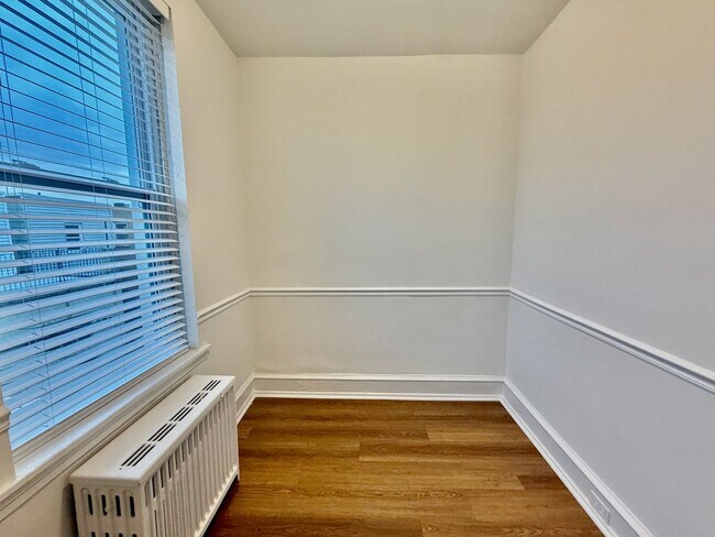 Building Photo - Just RENOVATED open floorplan 3 BED/1 BA H...