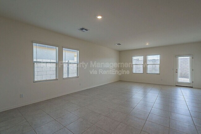 Building Photo - 6450 W Magdalena Ln