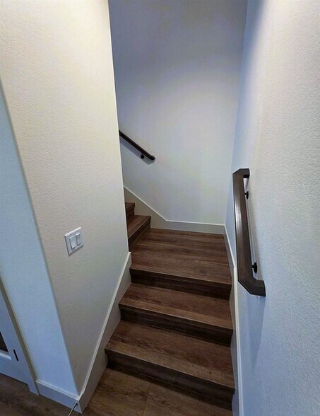 Building Photo - 1321 Oppek St NE