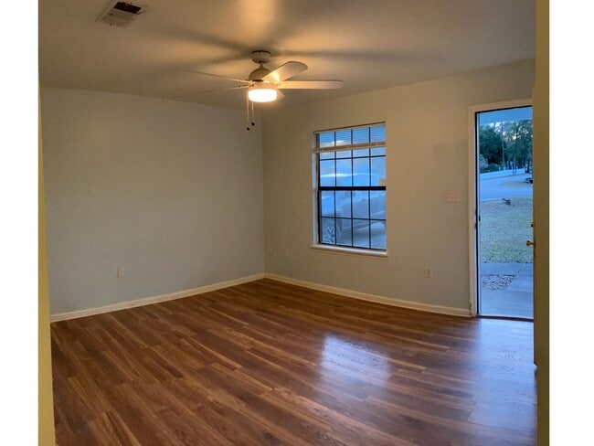 Building Photo - Hickory Ct