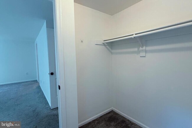 Building Photo - 10100 Walnut Wood Ct