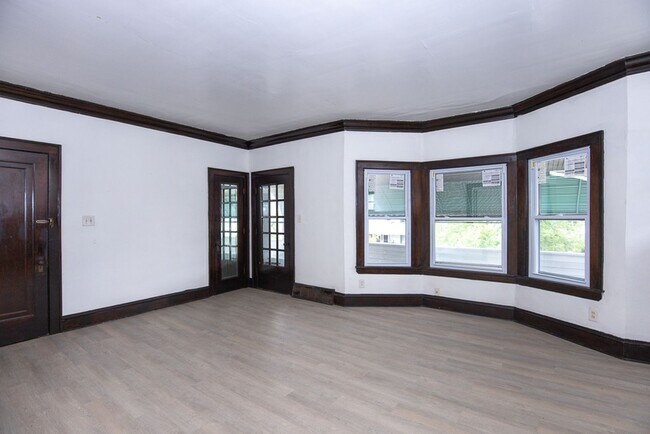 Building Photo - 2119 Lewis Dr