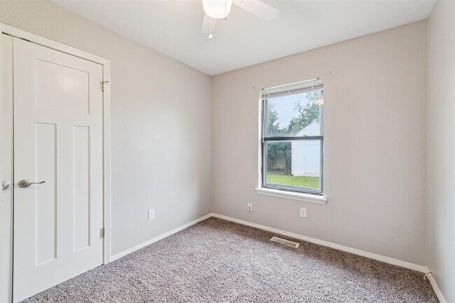 Building Photo - 1408 SE 8th St
