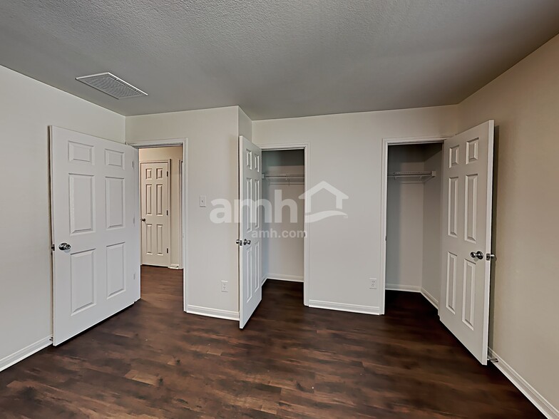 Building Photo - 18011 Shallow Leaf Ln