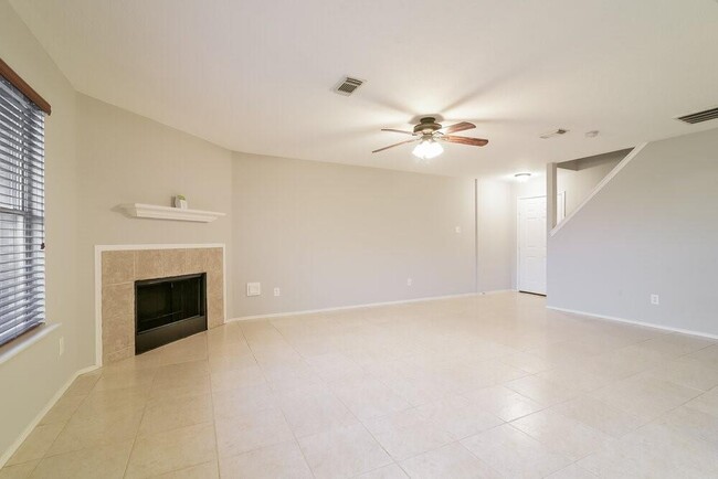Building Photo - 11811 Sunny Stream Dr