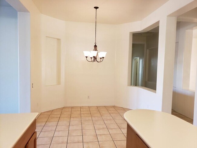Building Photo - 760 E Indian Wells Pl