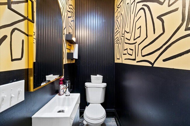 Building Photo - 40 S Richardson Ave