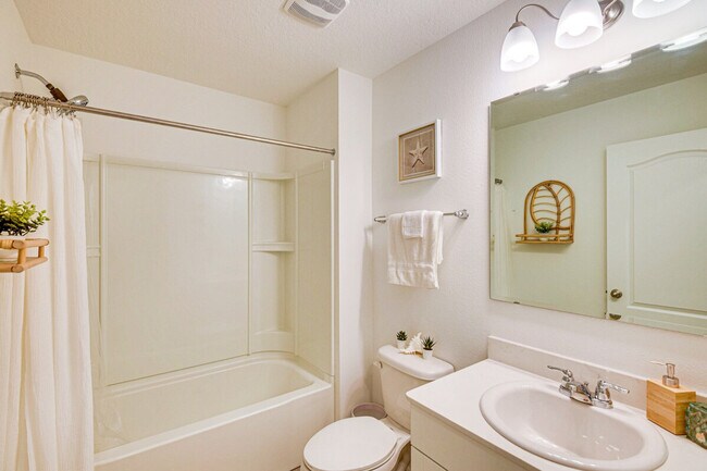 Building Photo - 134 Redbud Rd