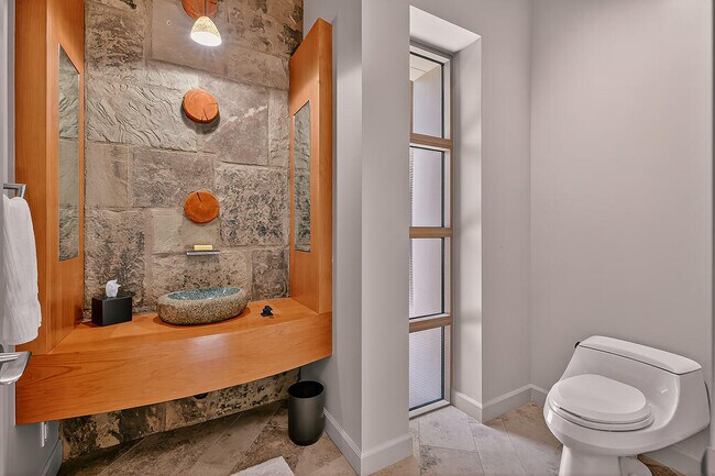 Building Photo - 9 Rockcrest