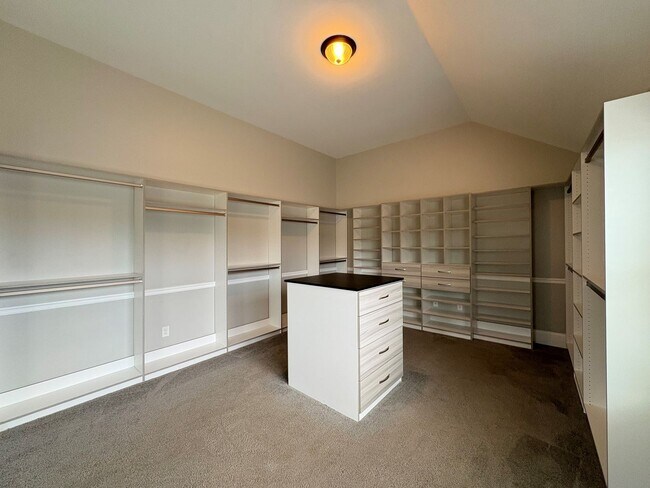 Building Photo - Gorgeous 5 Bedroom Home in Dacula with A L...
