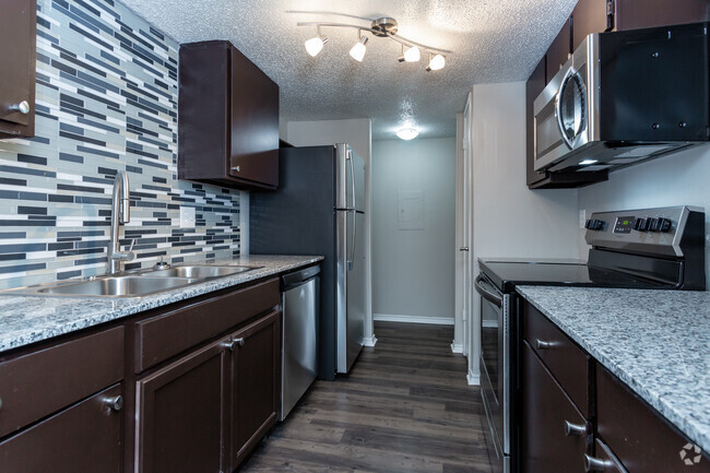 2BR,2BA-960 SF - The Broadway Apartment Homes