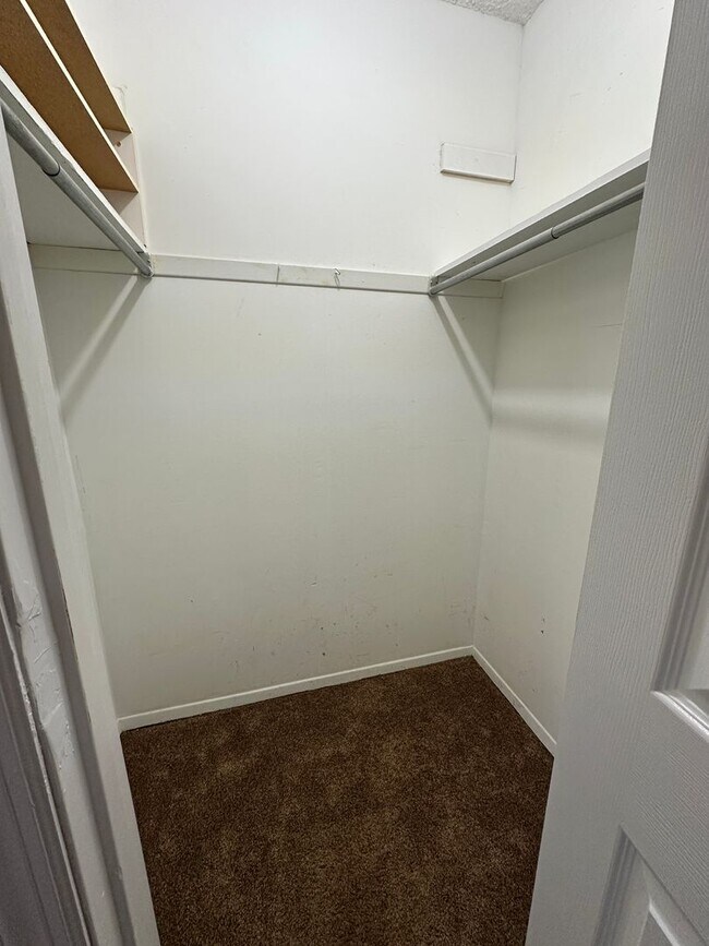 Building Photo - Beautiful 4 Bed / 2.5 Bath w/ 2-car garage & fenced yard –  Move-In Ready!