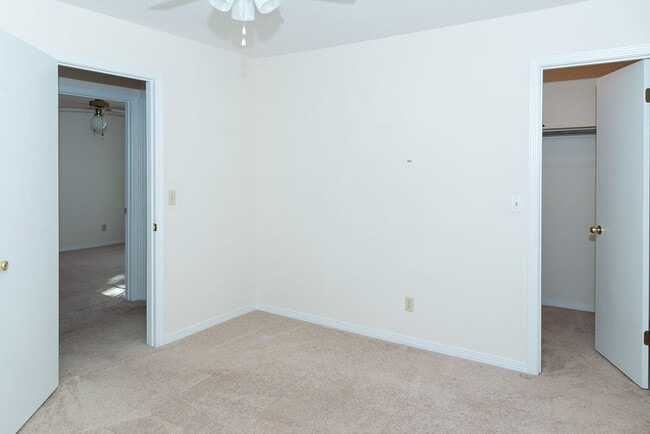 Building Photo - "Charming 3-Bed Oasis in Shalimar with 2 Full Baths and Cozy 1205 Sq. Ft.!