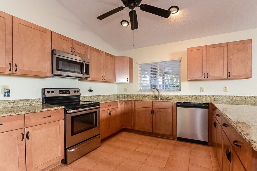 Building Photo - 2341 Tioga Dr