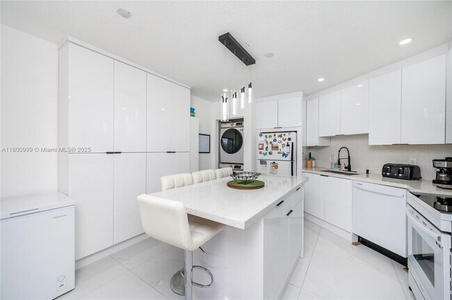 Building Photo - 9647 SW 138th Ave