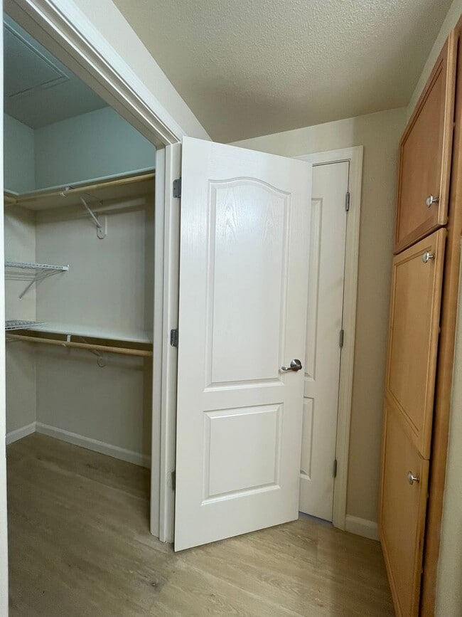 Building Photo - Vessona: Desirable Gated Community: 2bdrm 2bath with Loft!