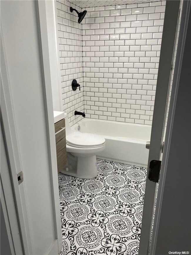 Building Photo - 122 E Fulton St