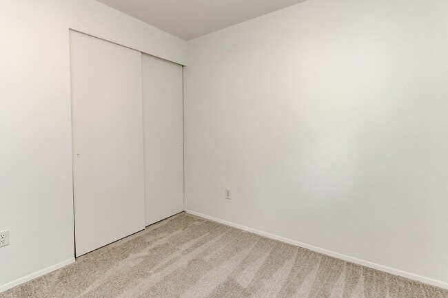 Building Photo - Four Bedroom House Near Camelot Park