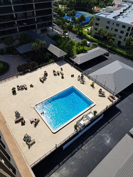 Building Photo - 7600 Bayshore Dr