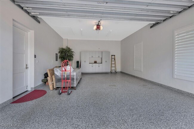 Building Photo - 490 5th St S