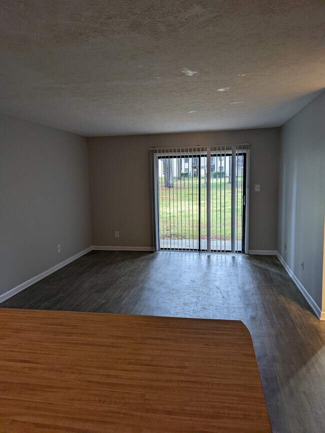 Building Photo - 823 Applewood Ln