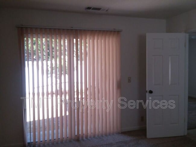 Building Photo - 948 Bluebell Way