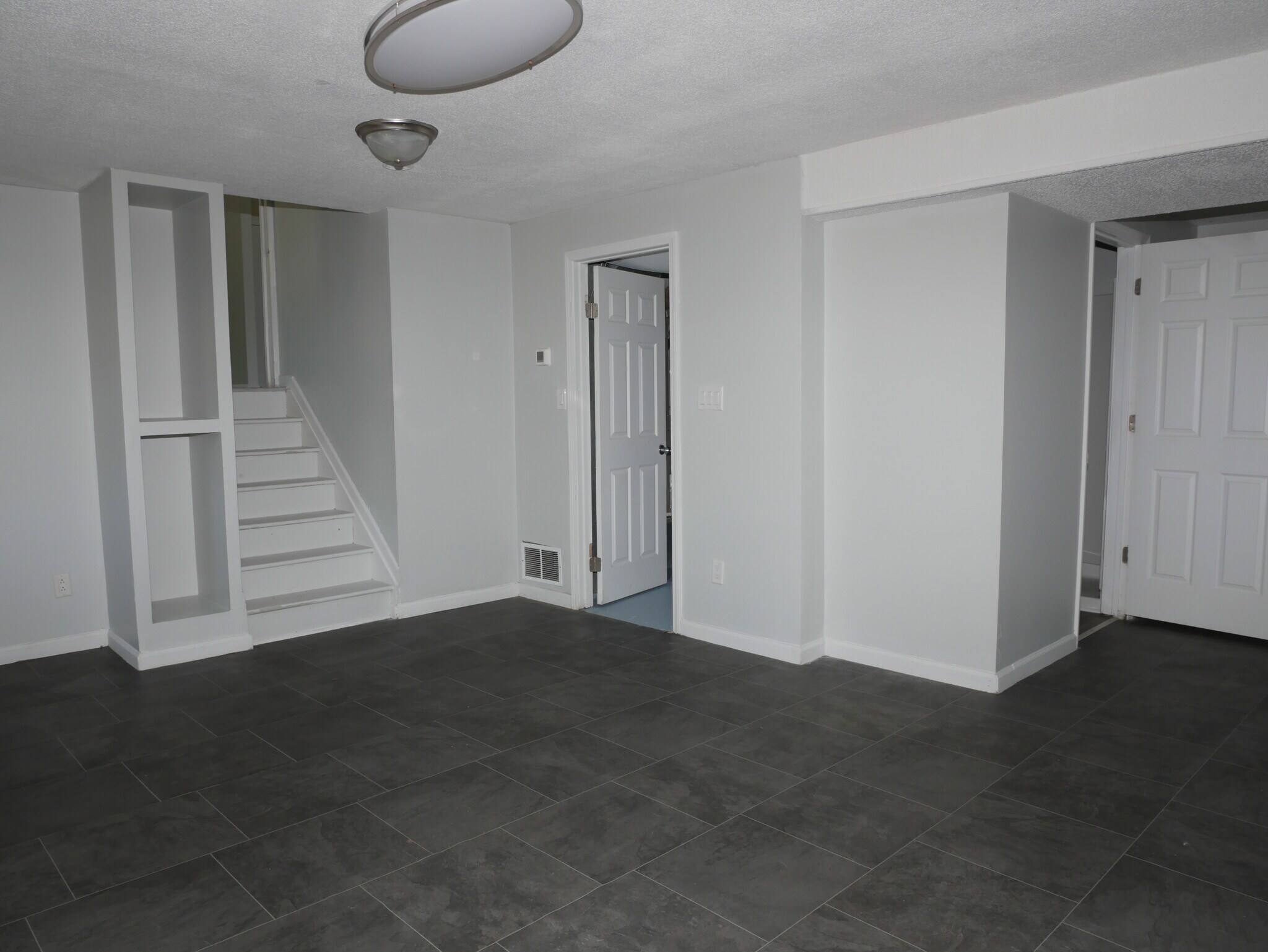 Building Photo - 8945 Mariposa Dr