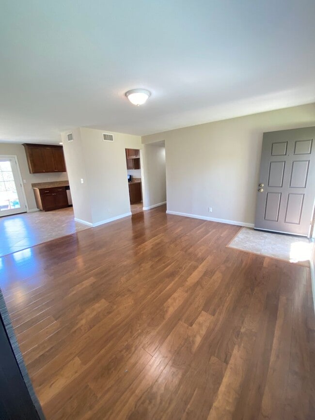 Building Photo - Remodeled 3 Bedroom Lakewood House For Rent-Ready For Move-in ASAP!