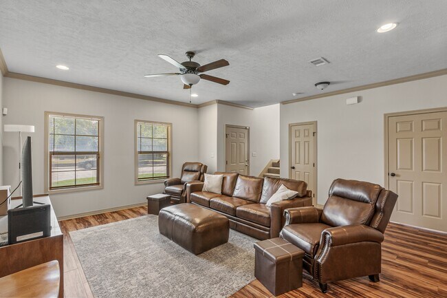 Building Photo - 403 Holleman Dr