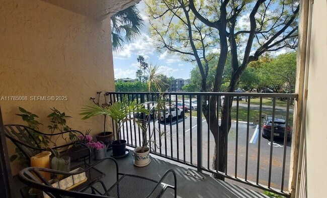 Building Photo - 14211 N Kendall Dr