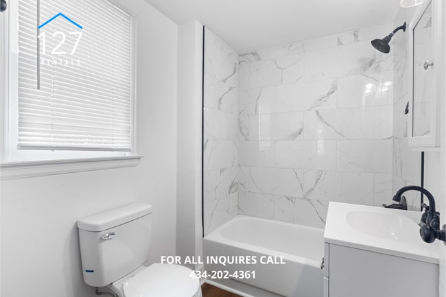 Building Photo - Spacious 3-Bedroom Apartment with Modern U...