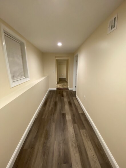 Building Photo - 543 Central St