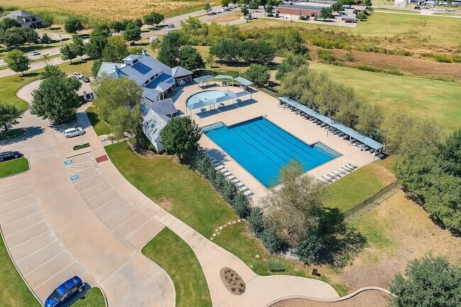 Building Photo - 1713 Lake Way Dr