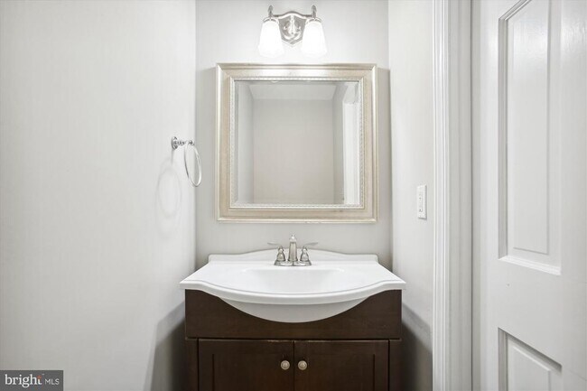 Building Photo - 1962 Mariner Ln