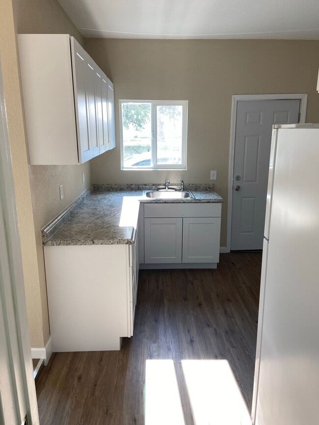 Building Photo - 318 E Front St