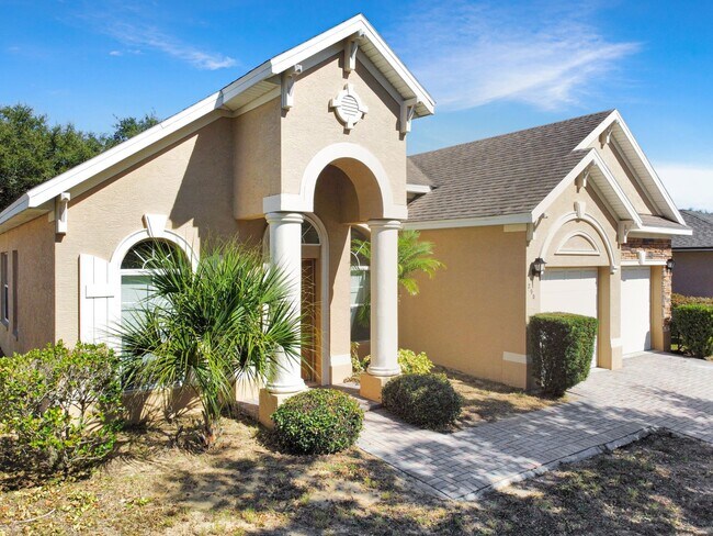 Building Photo - Move-In Ready Home with Open Layout and Op...