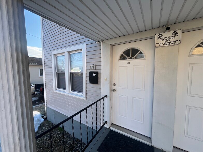 Building Photo - 131 Tolland St